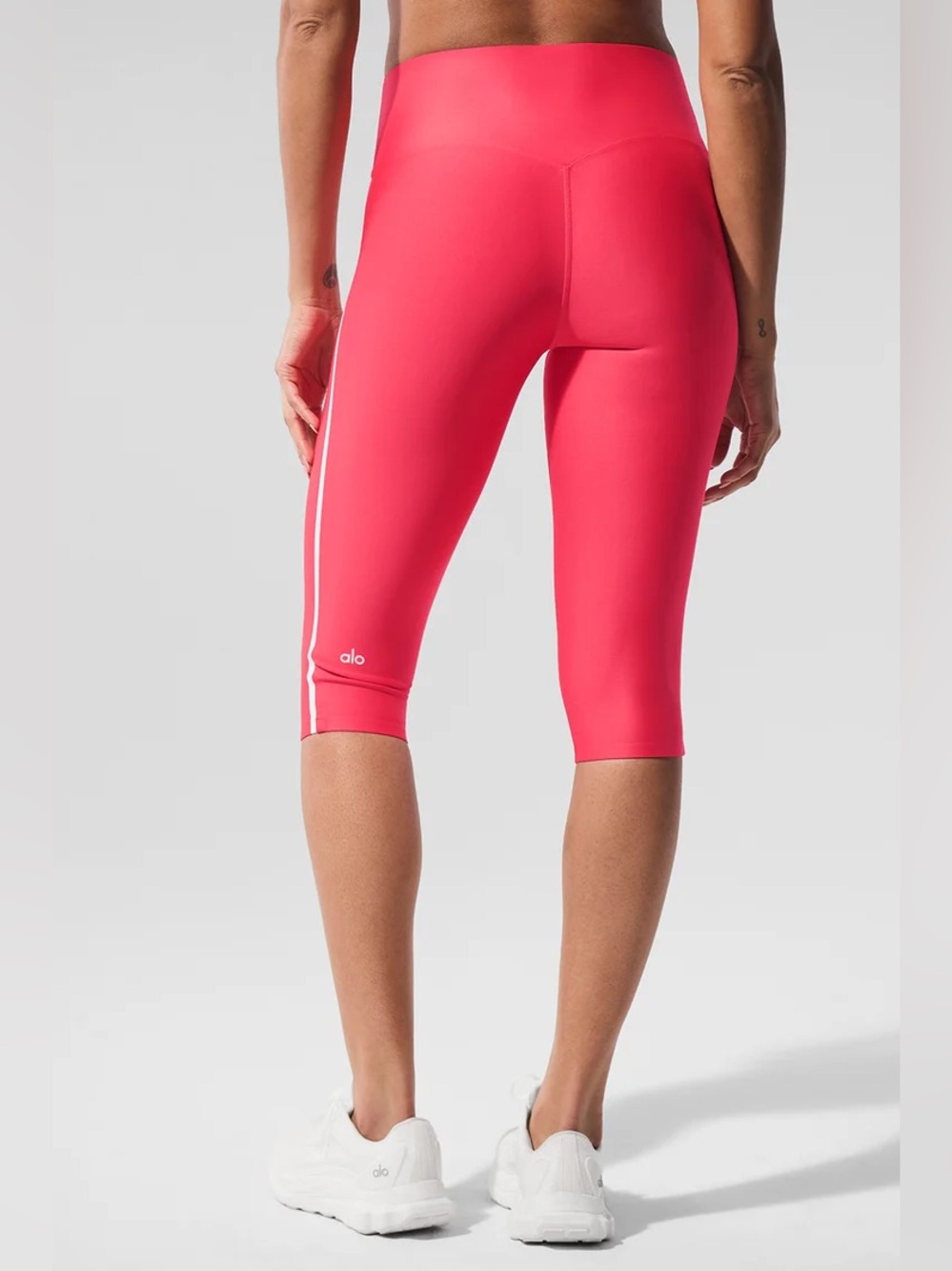 Alo Yoga Airlift High-Waist Super Sleek Contrast Capri Candy Red/White Size XS - Picture 3 of 10